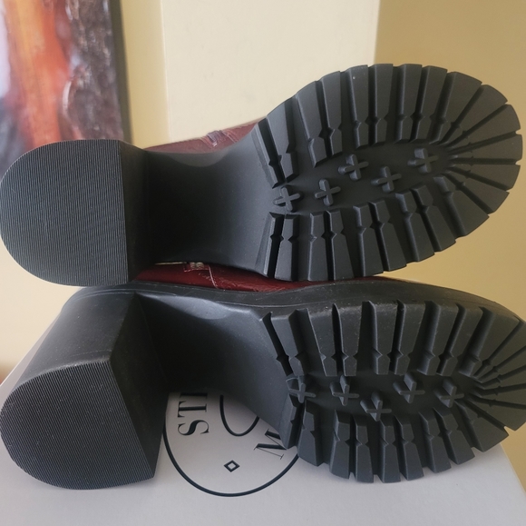 Steve Madden Burgundy Turbo Booties - Picture 6 of 8